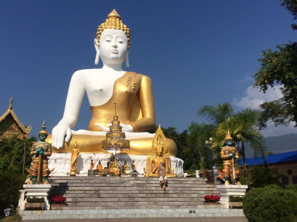 معبد الجبل الذهبي في شنغماي
