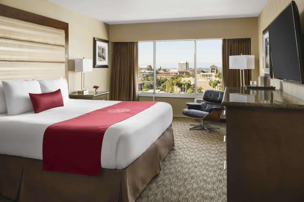 فندق USC Hotel