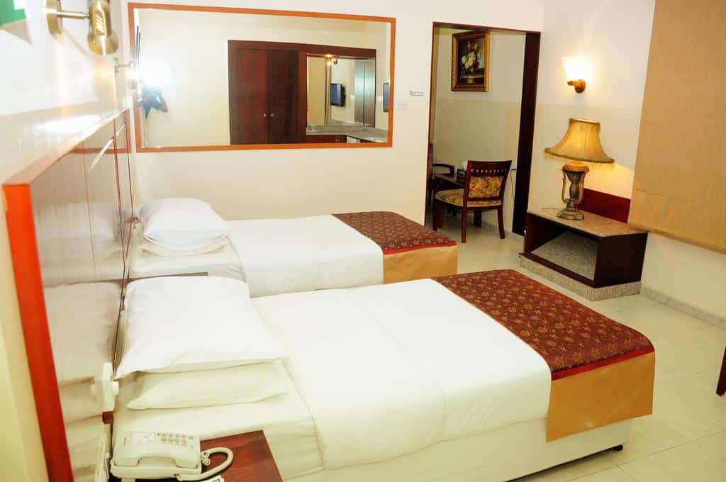 إحدى غرف النوم في فندق سمرساندس