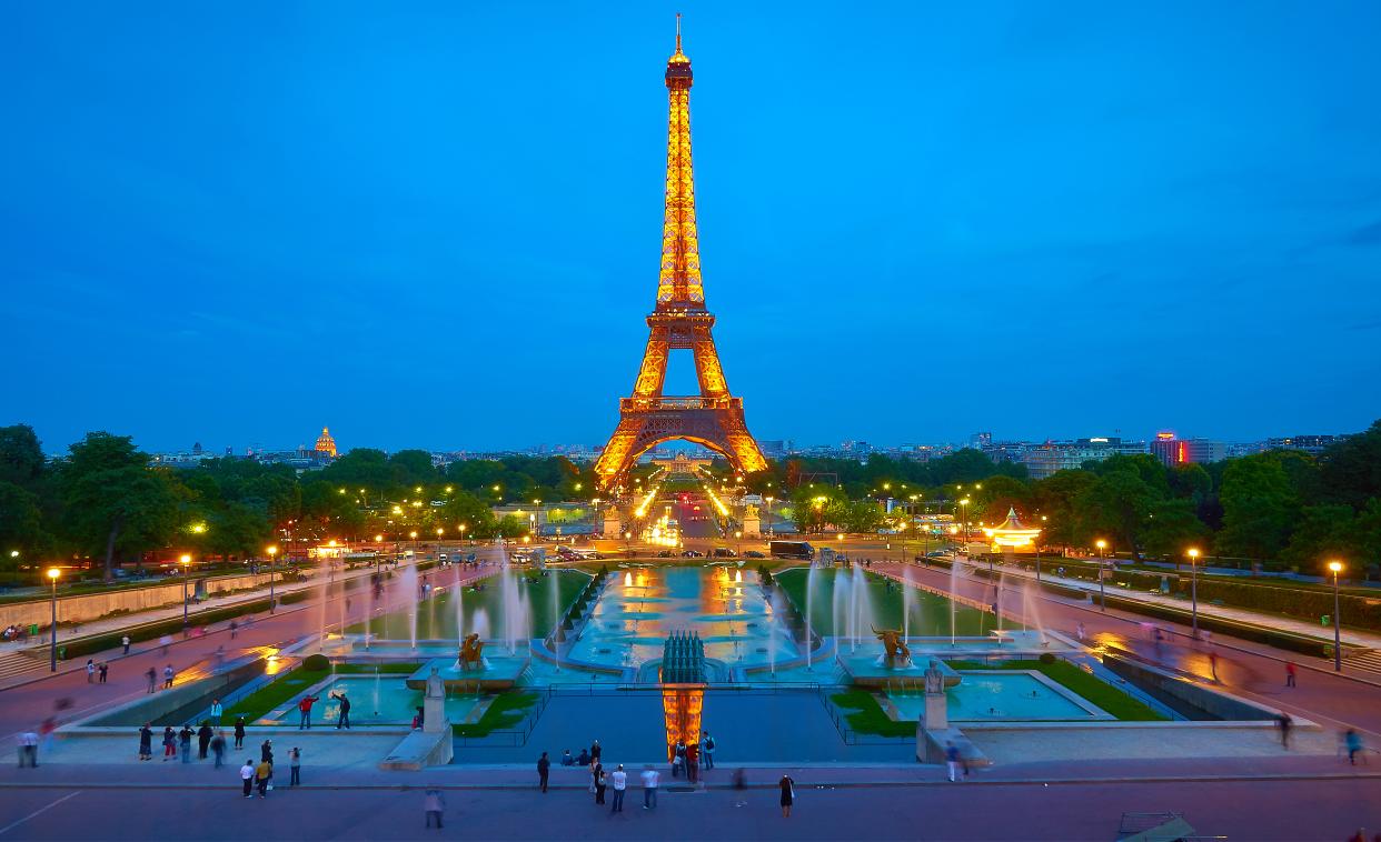 -paris-_view_from_trocadero_at_night-_2010-jpg