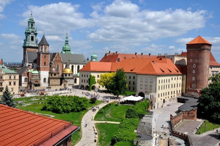 -wawel-castle-hill-krakow-poland-720x478-1-jpg