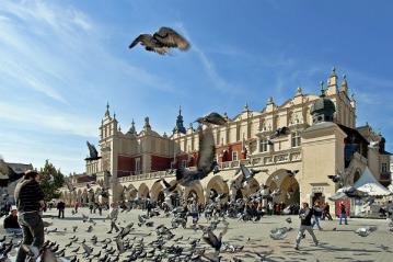 -pap_krakow_sukiennice_rynek_golab_600-jpg