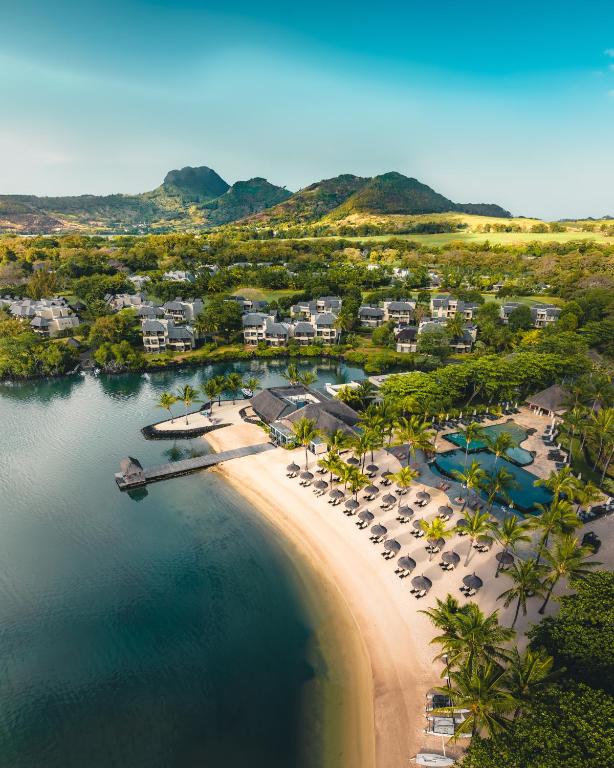 The Bay Club at Anahita – Beau Champ