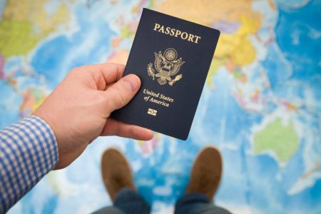 هل يمكن السفر قبل انتهاء جواز السفر بشهرين