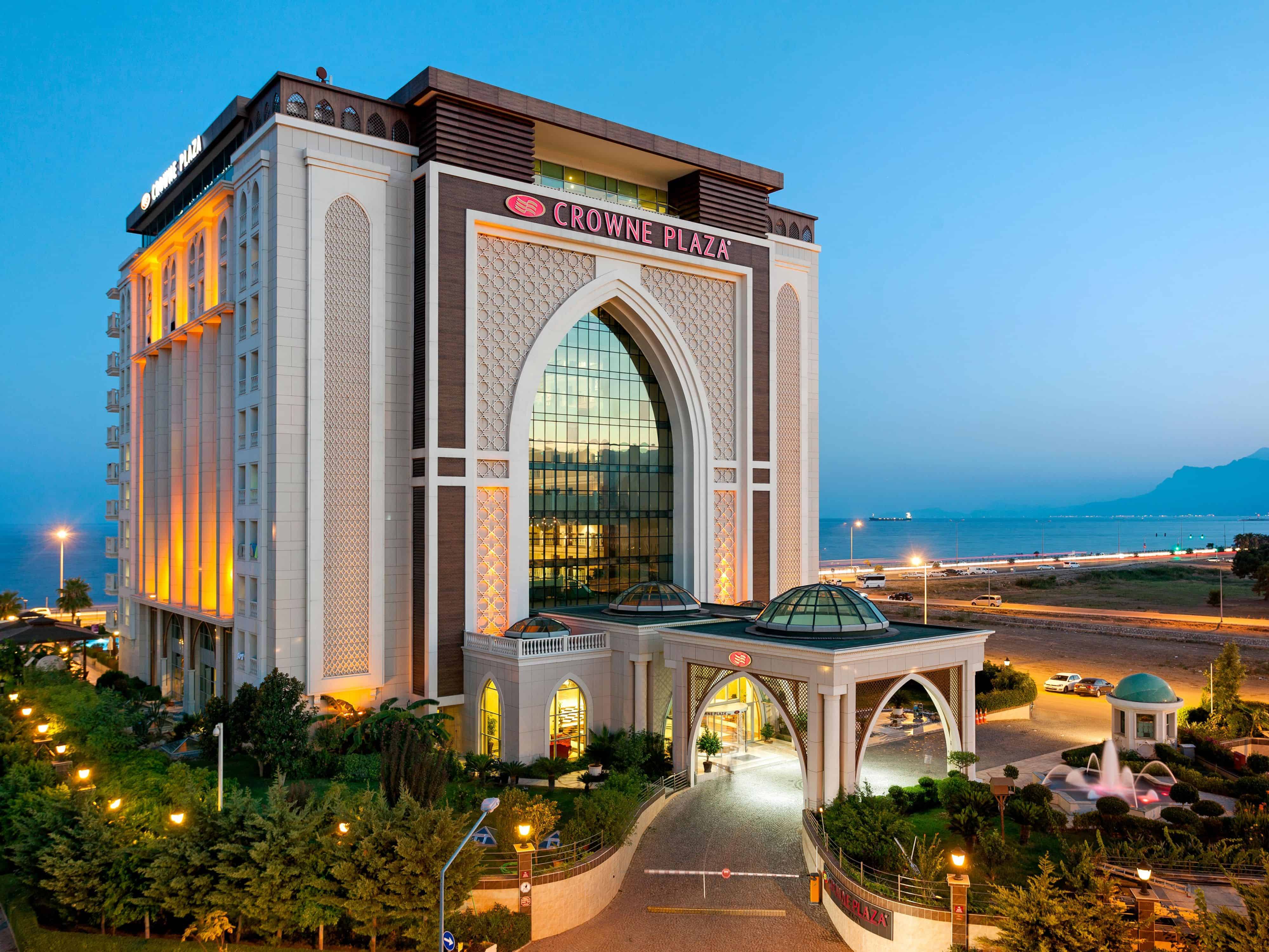 فندق كراون بلازا انطاليا تقرير عن اشهر الفنادق في تركيا