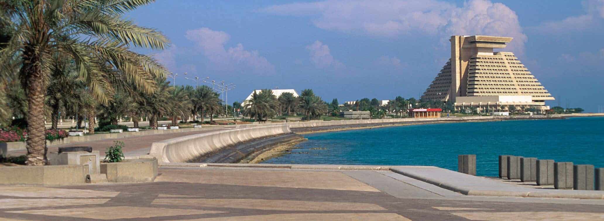 كورنيش خاص بمسبح داخل الغرفة ( فنادق سوفتيل )