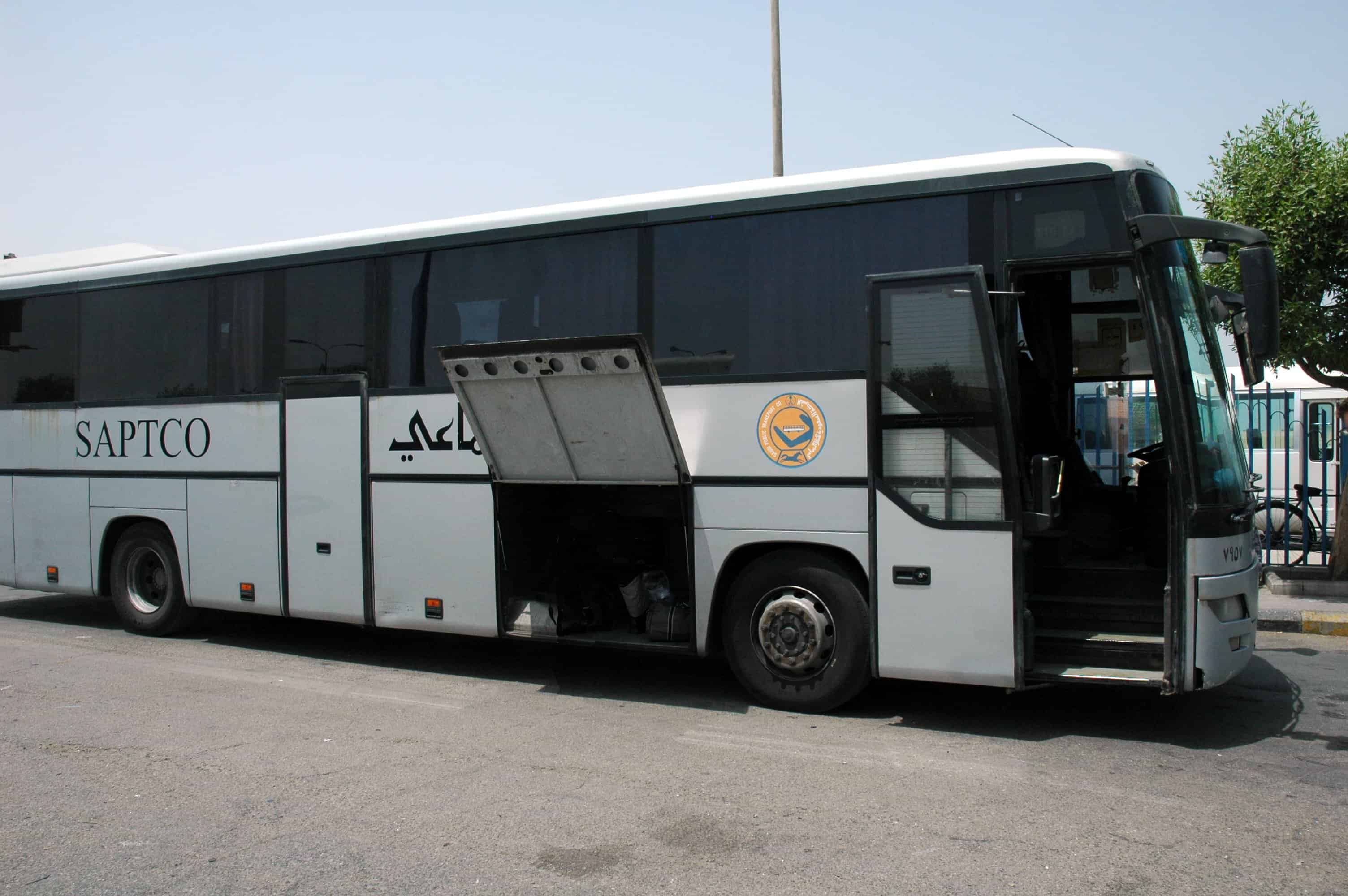 Автобус мекка. Автобус в Мекке. Автобусы в Саудовской Аравии. Эр Рияд автобусы. Автобус в Мекке транспорт.