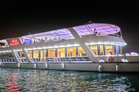 طريقة حجز رحلة عشاء بحرية فاخره في دبي