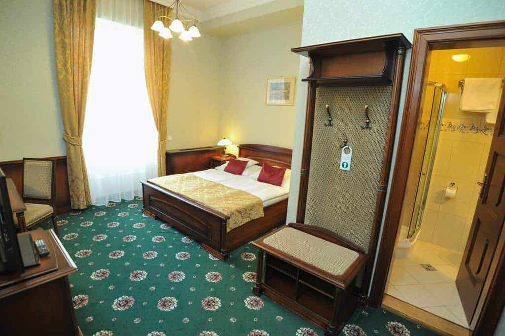 10.Hotel Eger & Park-min