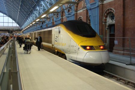 تجربة السفر عن طريق قطار يوروستار من باريس الى لندن