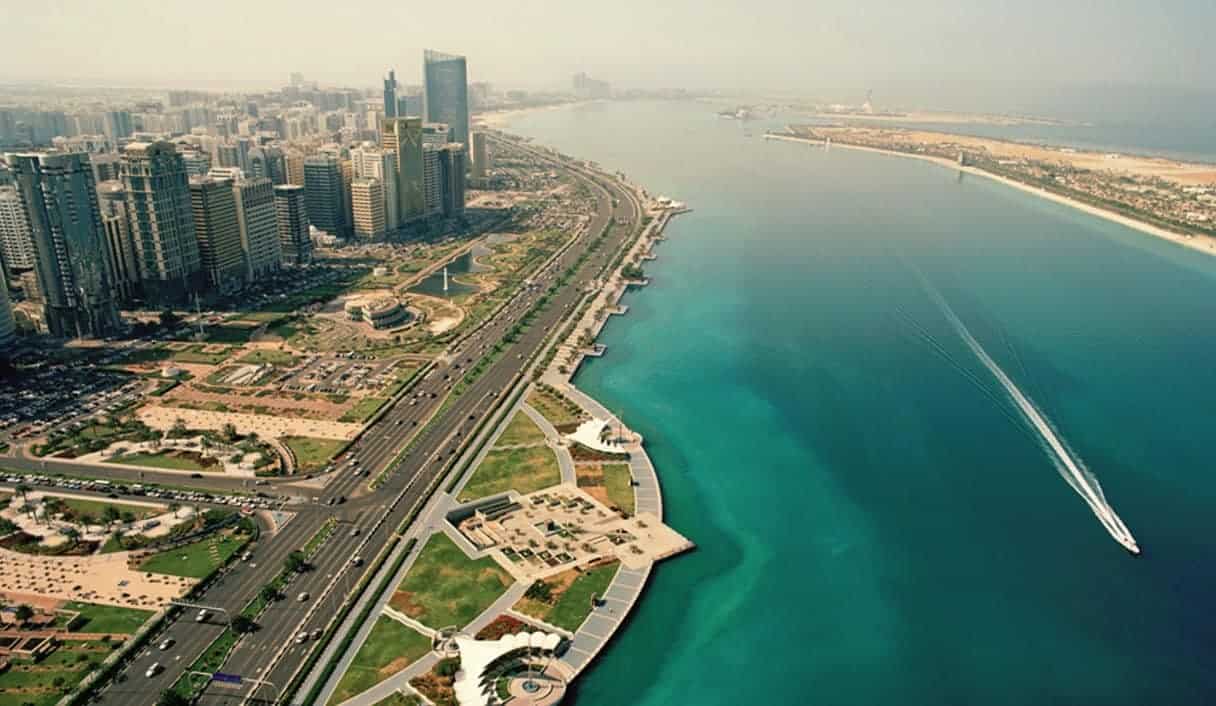 كم تبعد الشارقة عن دبي
