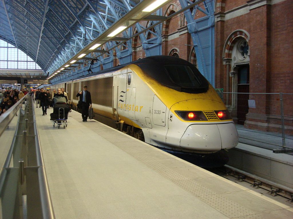 تجربة السفر عن طريق قطار يوروستار من باريس الى لندن عطلات