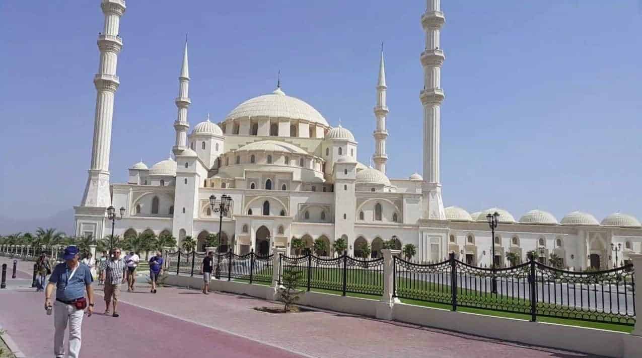 مسجد الشيخ زايد في إمارة الفجيرة