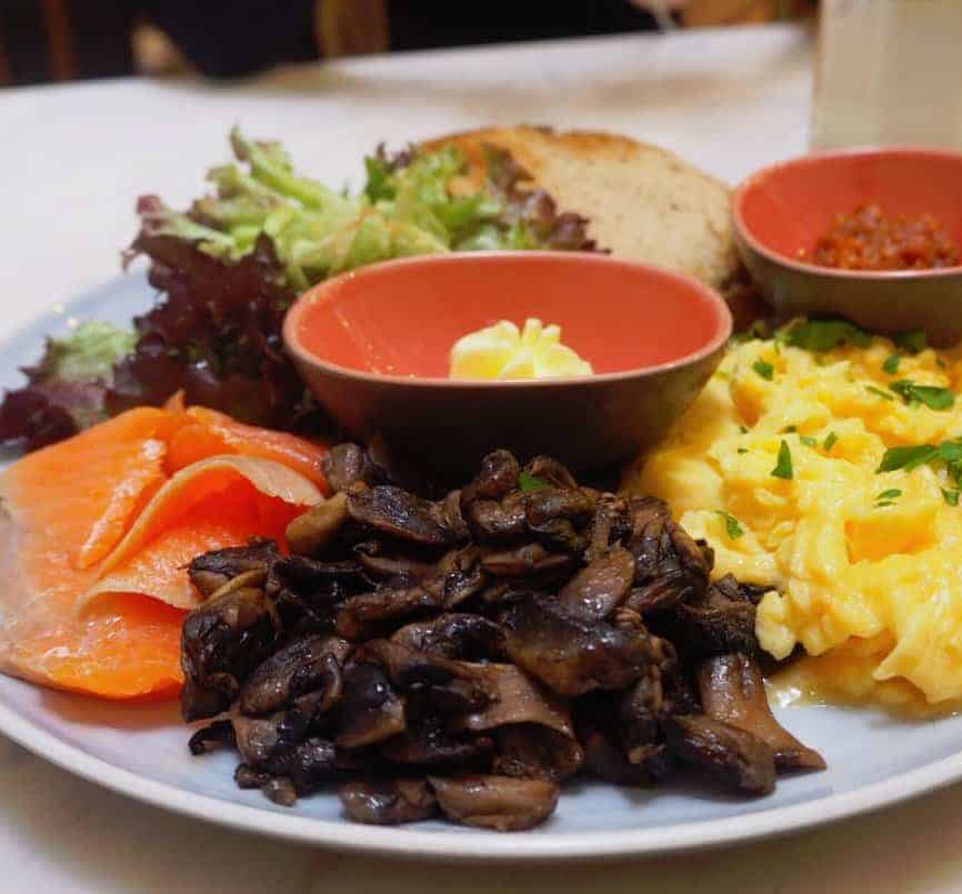 مطعم كل شي لذيذ All Things Delicious