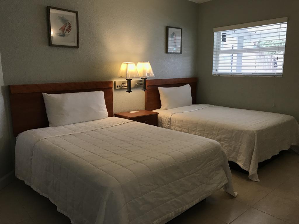 8.Coral Key Inn