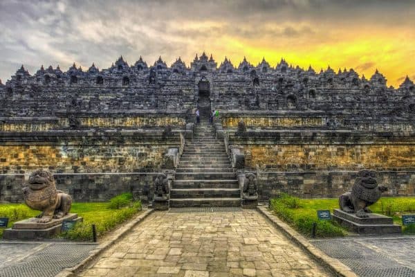 معبد بوروبودور BOROBUDUR