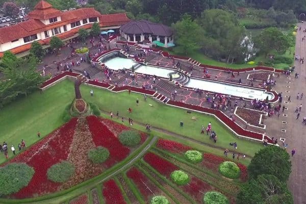 حديقة الزهور Taman Bunga Nusantara