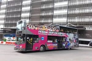 القيام برحلة في الباص السياحي  - ماليزيا - كوالالمبور