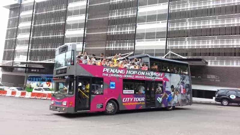 القيام برحلة في الباص السياحي  – ماليزيا – كوالالمبور