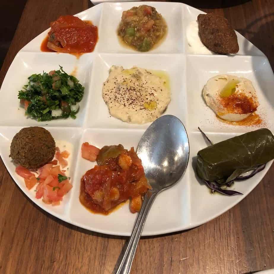 مطعم ليبانيز تافرنا Lebanese Taverna