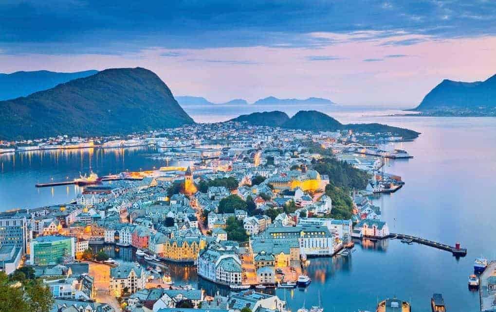 الوصول الى مدينة اليسون Ålesund        نر1