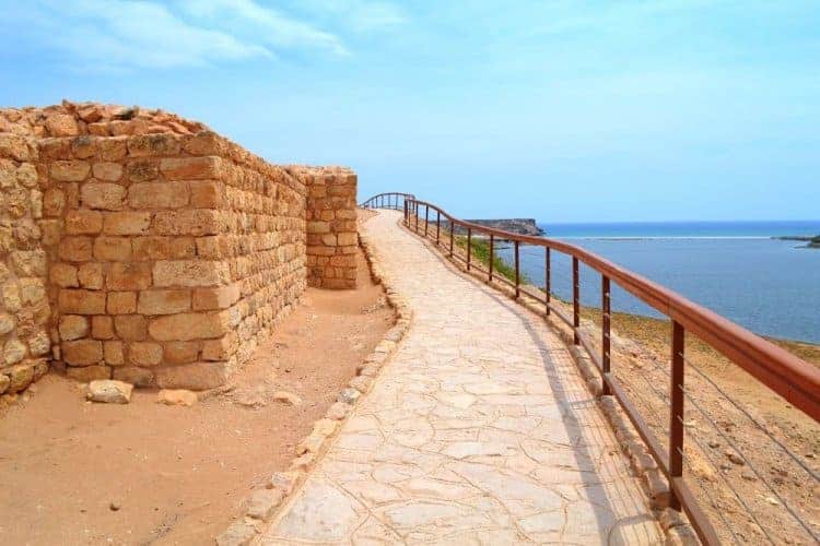  شاطئ المغسيل – كهف المرنيف