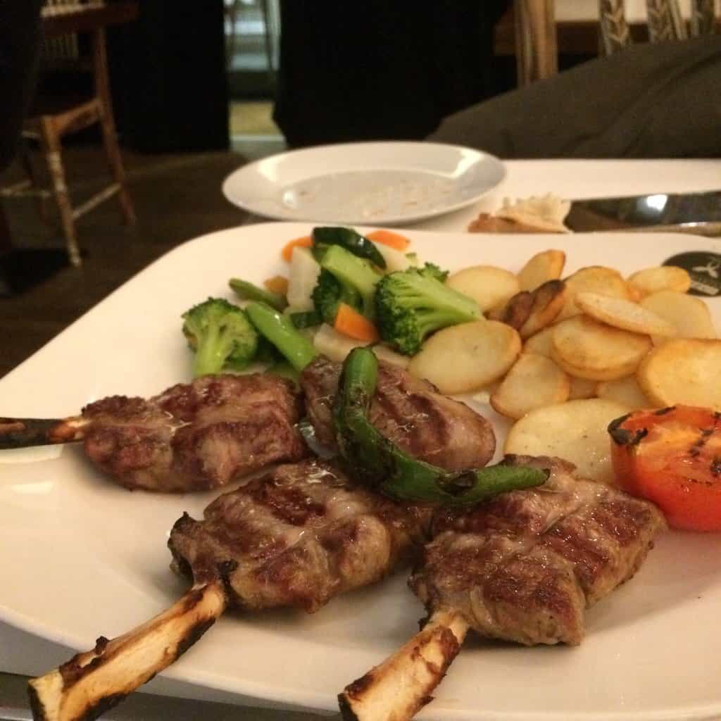 مطعم شواريز ميير ‪Schwarzes Meer Restaurant‬