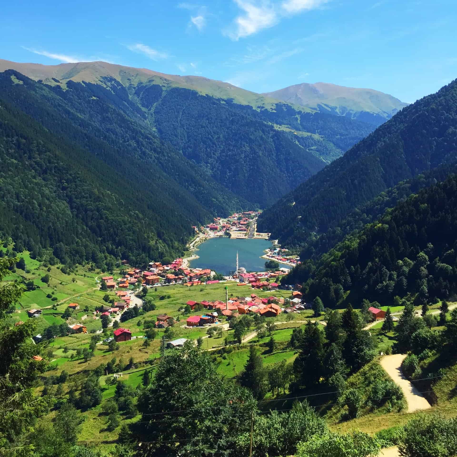 قرية وبحيرة اوزنقول Uzungöl