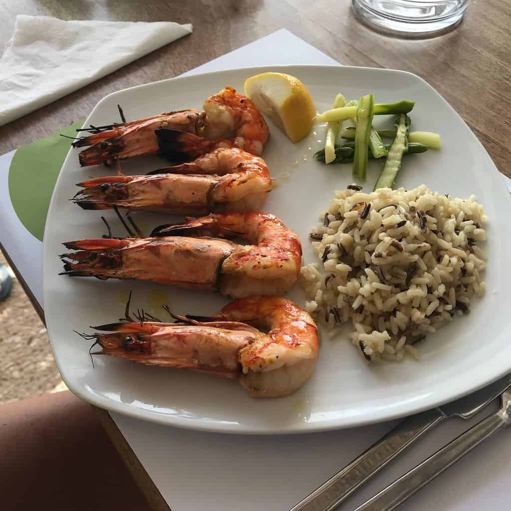 مطعم إليا الشاطئي Elia Beach