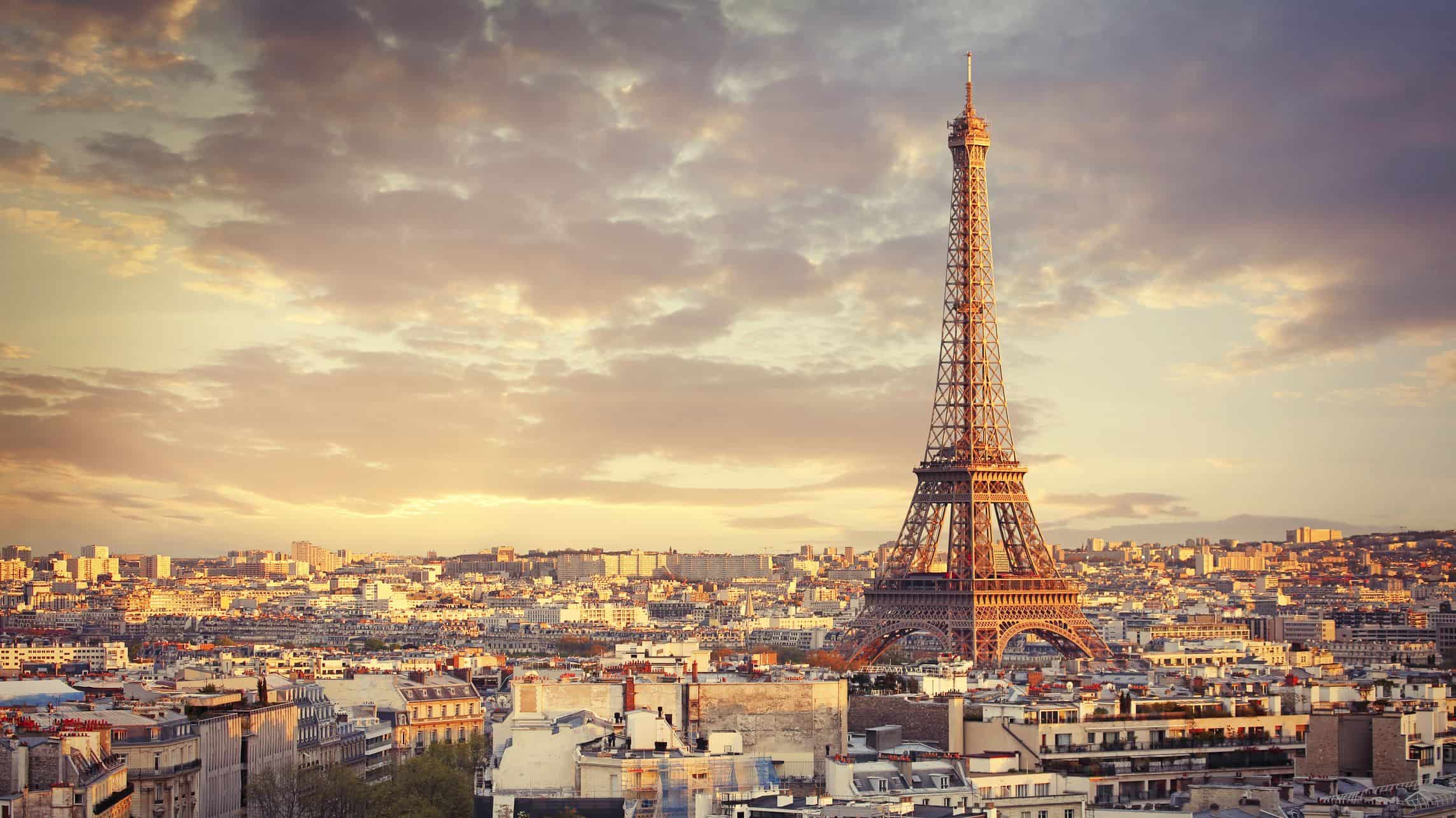 برج ايفل اين يقع في فرنسا