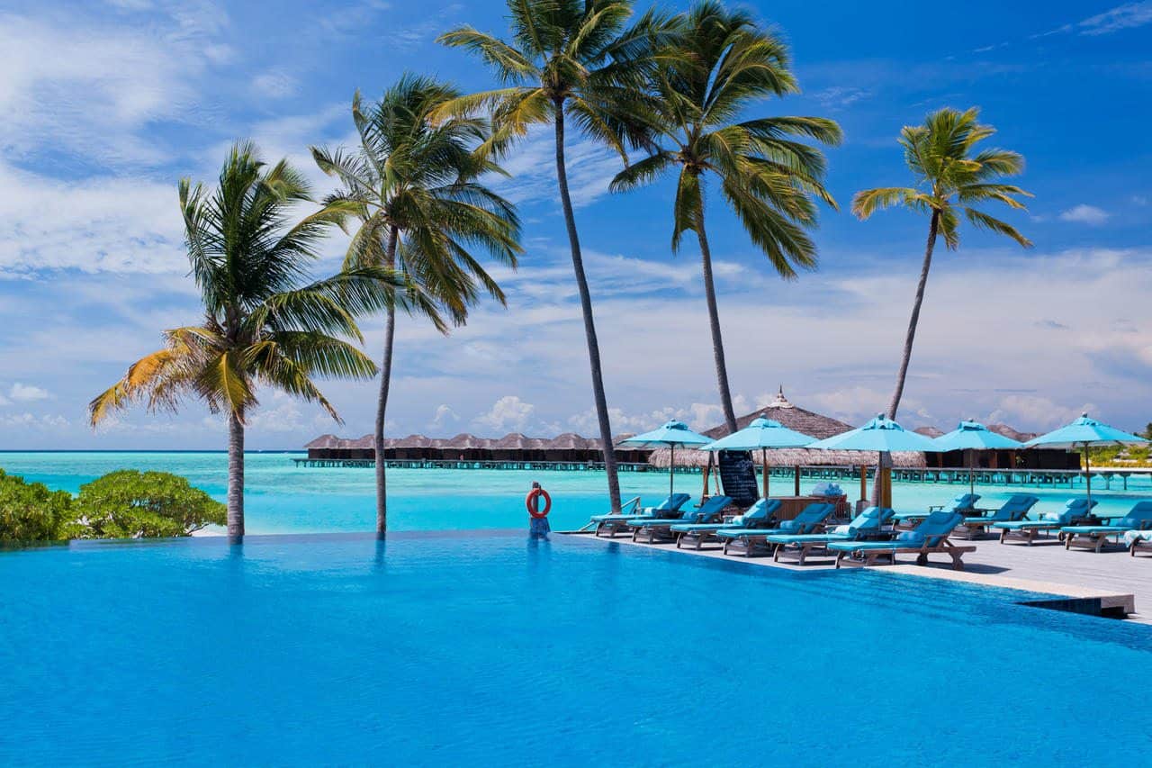جزيرة ميدهو جزر المالديف