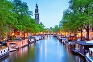 الوصول إلى العاصمة البولندية - أمستردام - هولندا