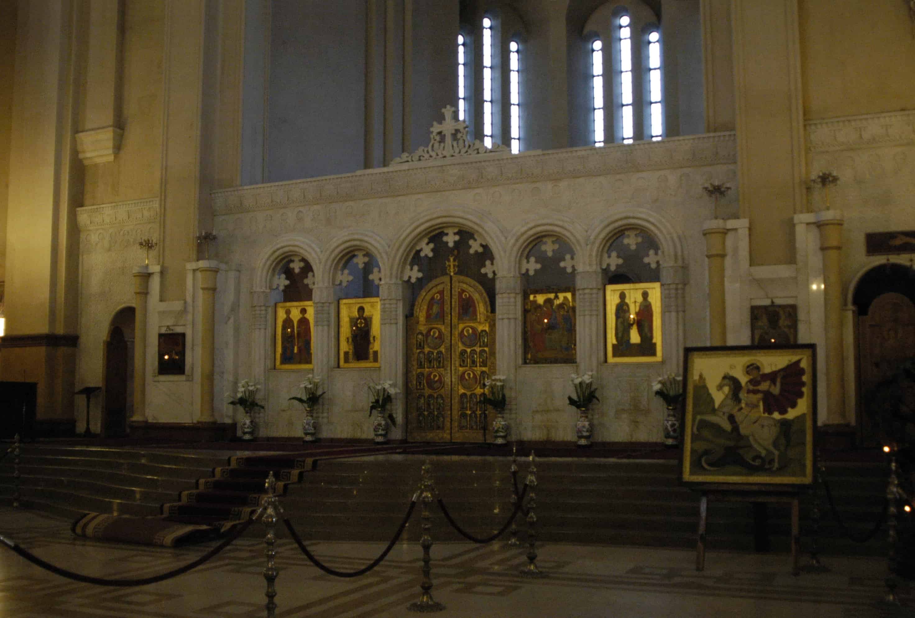 كاتدرائية الثالوث المقدس تبليسي جورجيا من الداخل