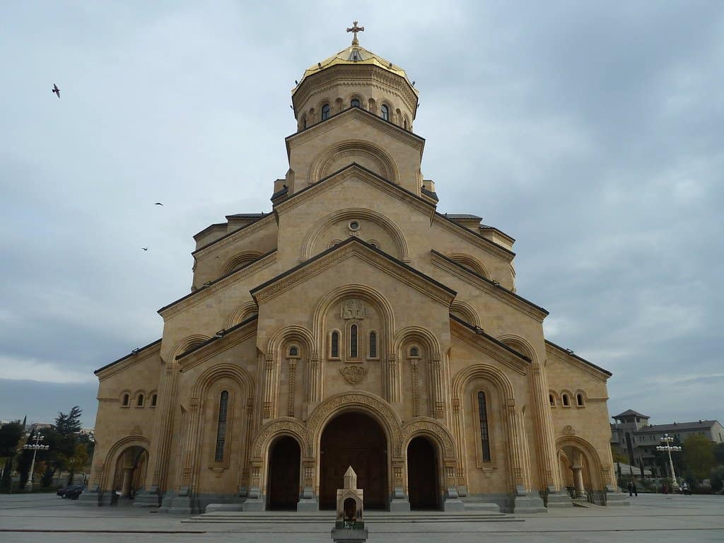 افضل 3 انشطة في كاتدرائية الثالوث المقدس في تبليسي جورجيا