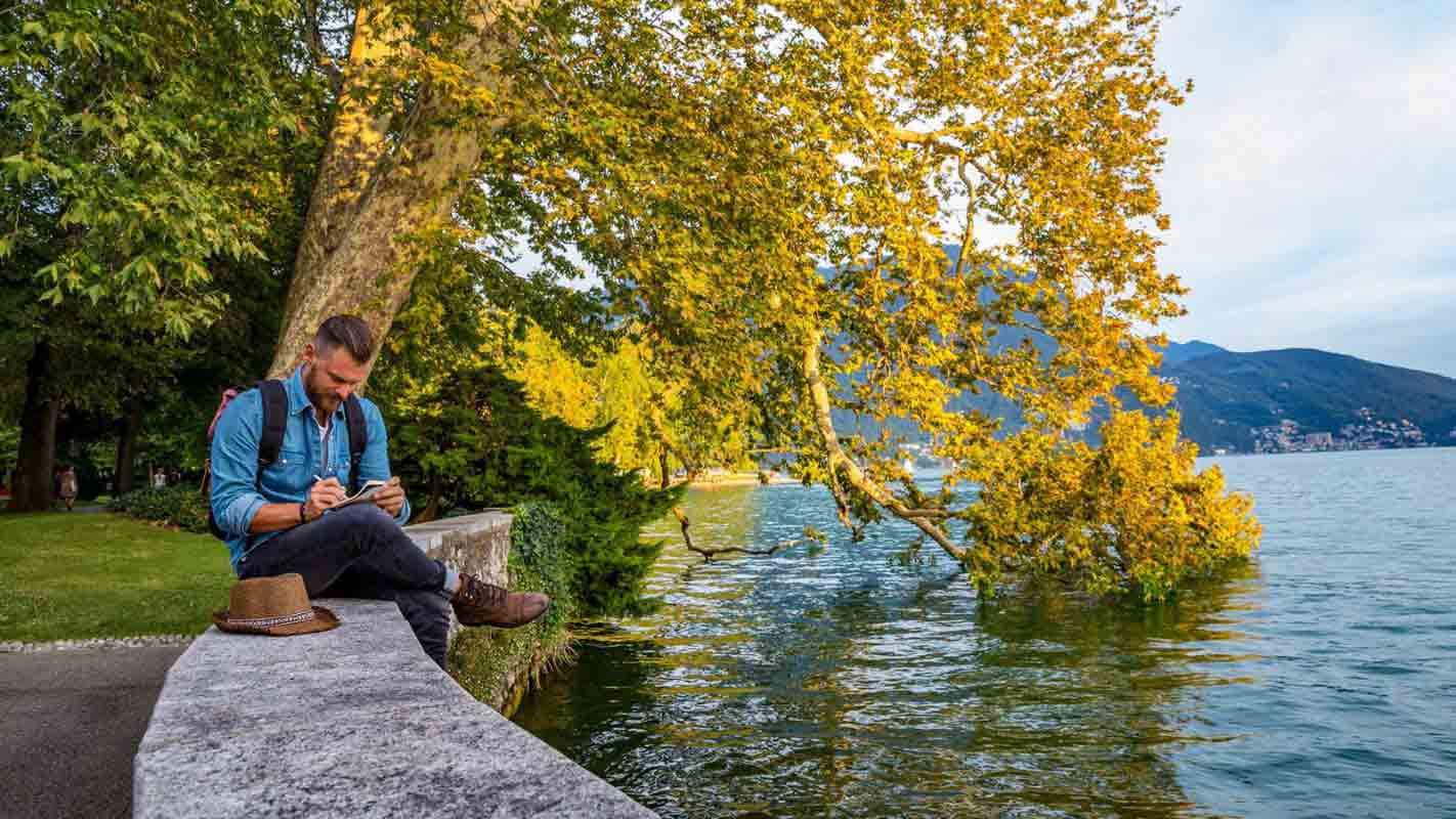 بحيرة الغناء منتزه سياني في لوغانو سويسرا