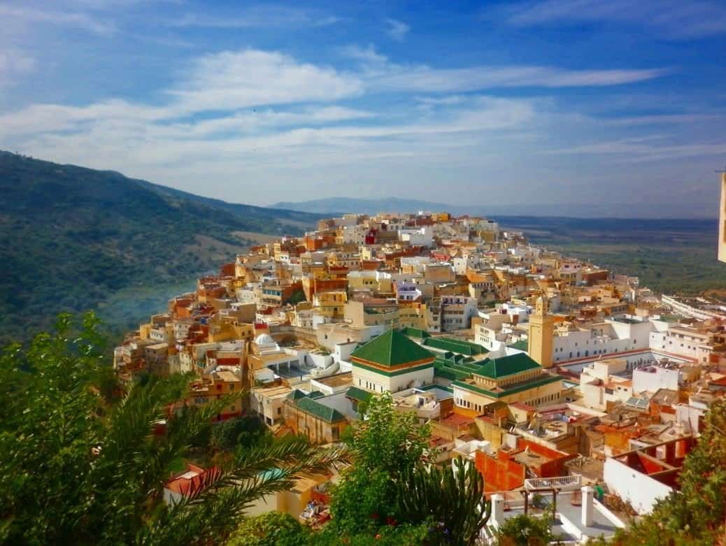 مدينة مكناس اين تقع والمسافات بينها وبين بعض مدن المغرب