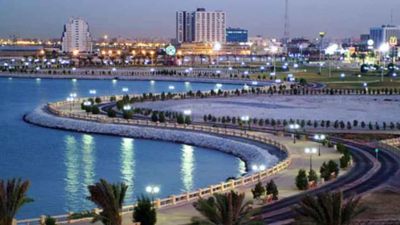 موقع الخبر وما المسافة بينها وبين اهم مدن السعودية؟