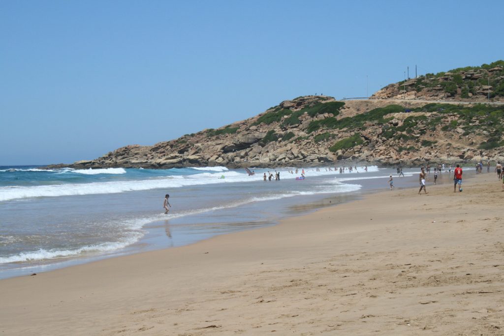 السباحة في شاطئ اشقار طنجة