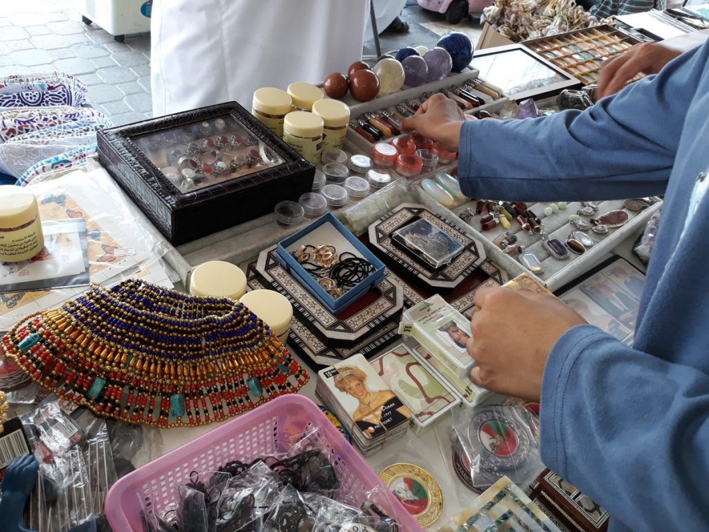 سوق الجمعة الشعبي بمدينة مسقط