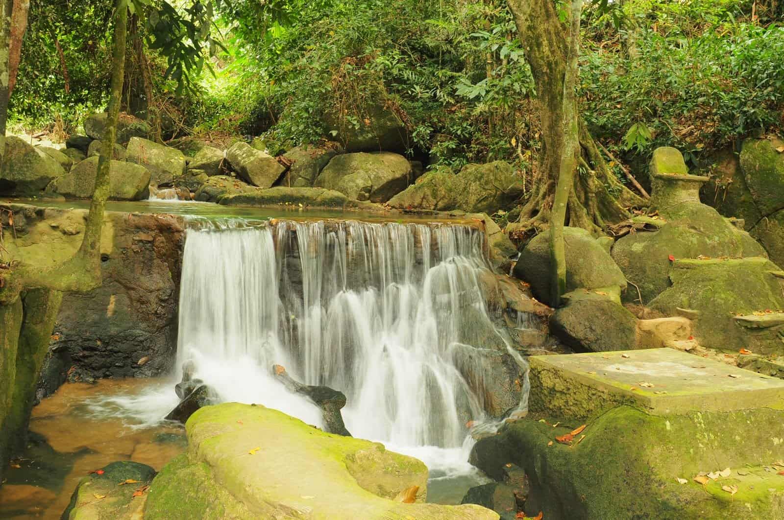 شلالات Buddha's Secret Garden