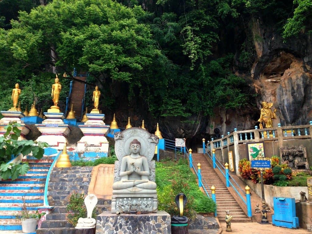 معبد كهف النمر في تايلاند