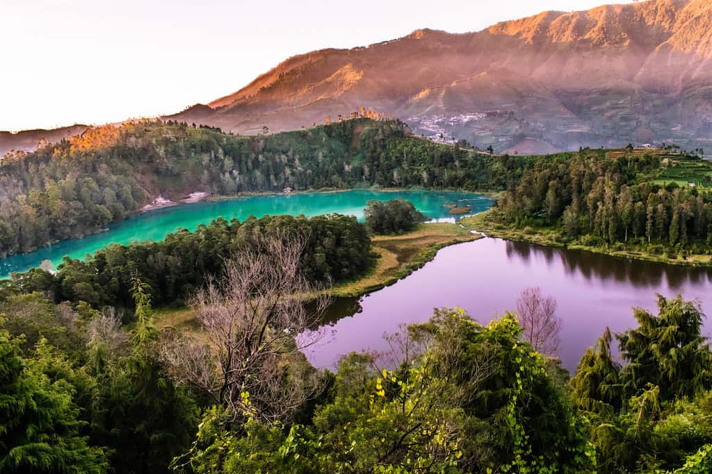 البحيرة الملونة اماكن سياحية في بونشاك