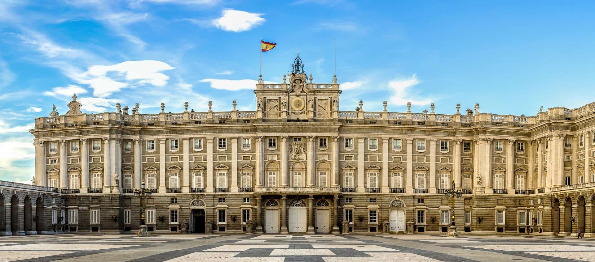 اهم 3 انشطة عند القصر الملكي في مدريد اسبانيا