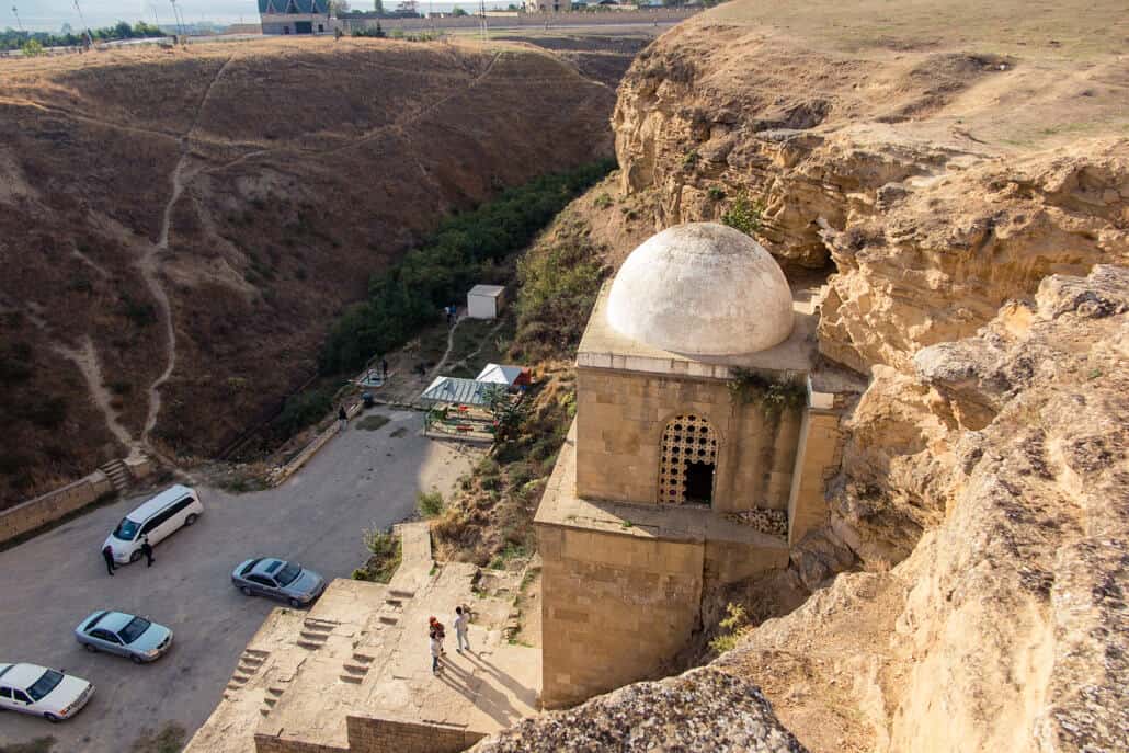 ضريح ديري بابا من اماكن السياحة في باكو