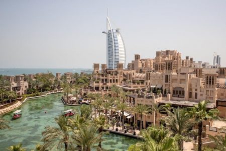 تقرير شامل عن فندق جميرا القصر دبي