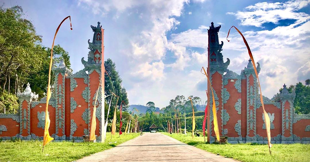 تقرير صور و فيديو عن حديقة تامان لمبا ديواتا اندونيسيا