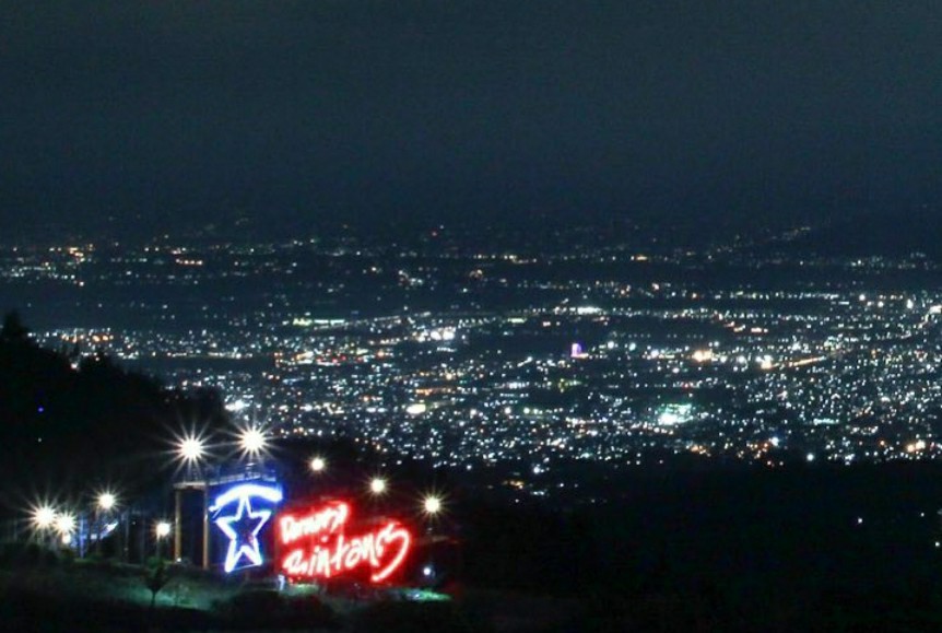 صورة لمدينة باندونغ من اعلى تل بوكيت موكو 