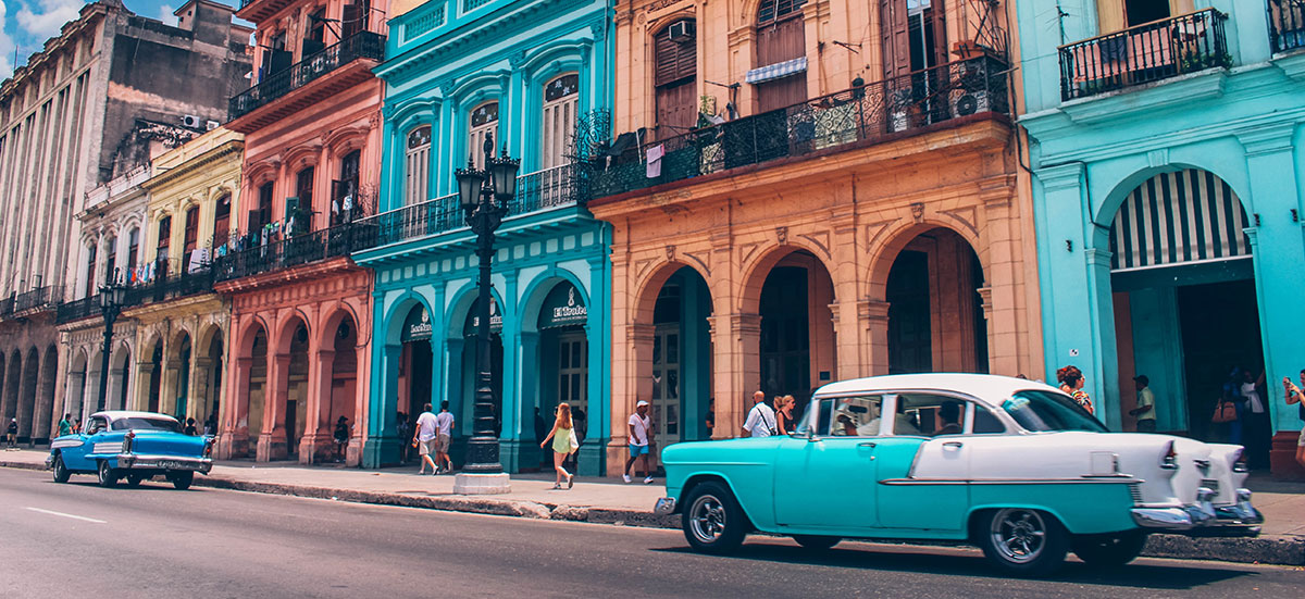 صورة البيوت الملونة في مدينة هافانا كوبا