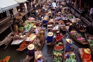 زيارة السوق العائم وبعض الاماكن الاخرى - باندونق