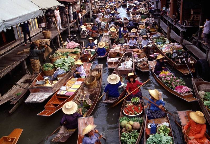 زيارة السوق العائم وبعض الاماكن الاخرى – باندونق